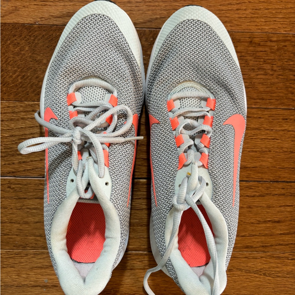Never Worn! Nike Running Shoes - Size 8.5